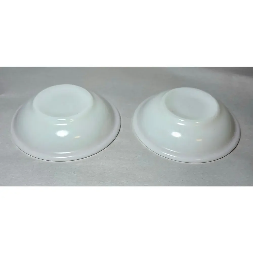 Vtg Pyrex (Corning) Red Laurel Leaf Vitrified Milk Glass 706 Fruit/Saucer Bowl